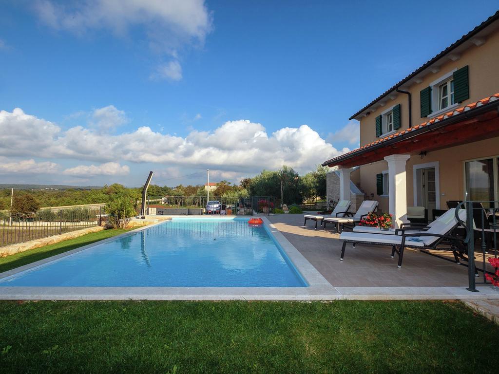 Luxurious Villa With Swimming Pool In Sveti Lovrec Selina Екстер'єр фото
